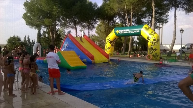 “Disfrutando juntos” con Caja Rural en la Piscina Municipal de Membrilla