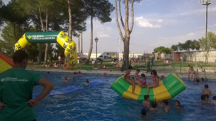 “Disfrutando juntos” con Caja Rural en la Piscina Municipal de Membrilla