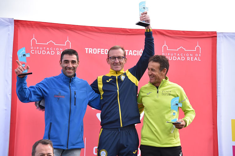 Joaquín Lozano vence en categoría M50 en la  Media Maratón Rural Villa de Miguelturra