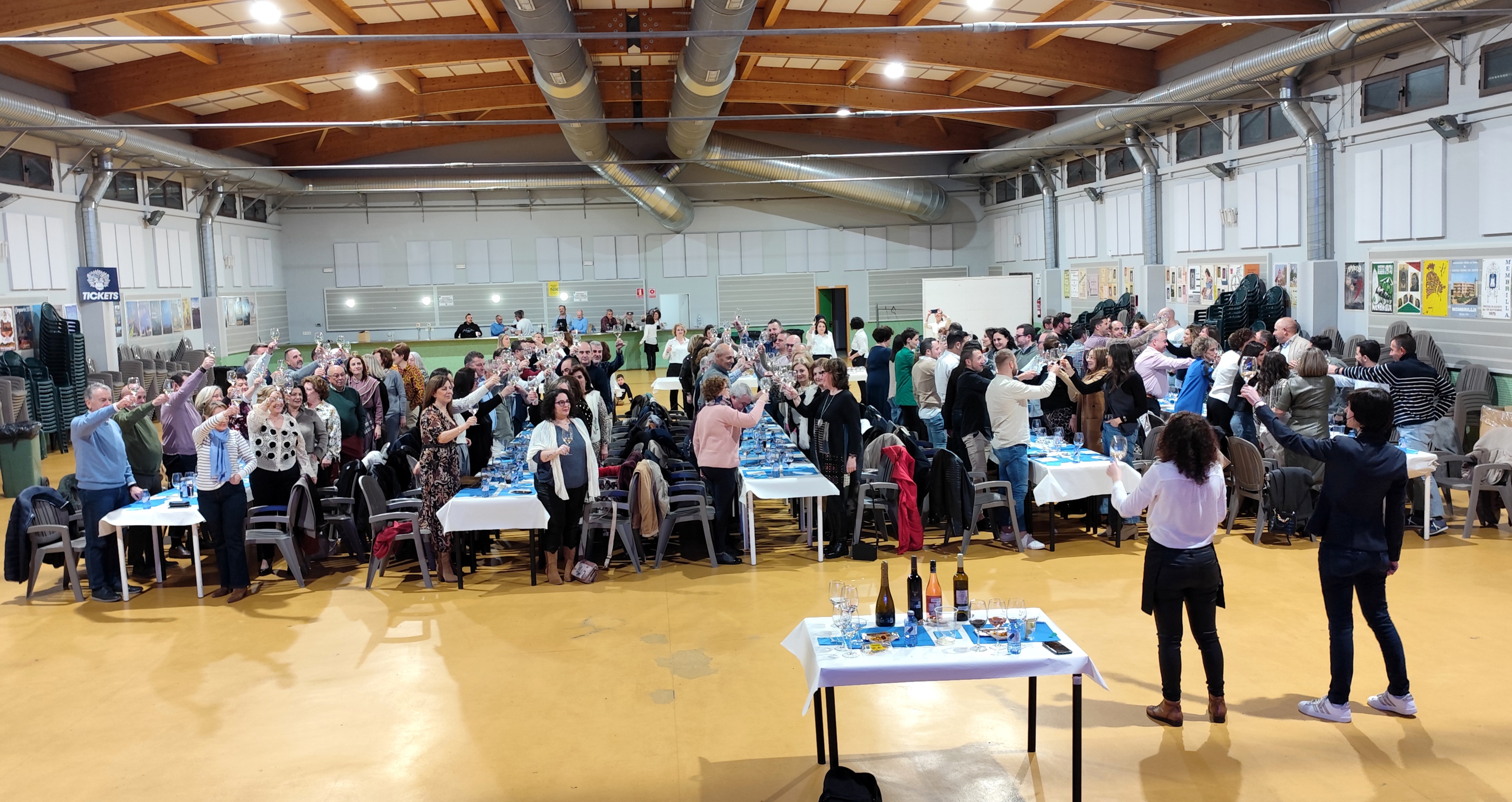 Cien personas disfrutan de la cultura del vino en la I Cata Solidaria de Manos Unidas Membrilla