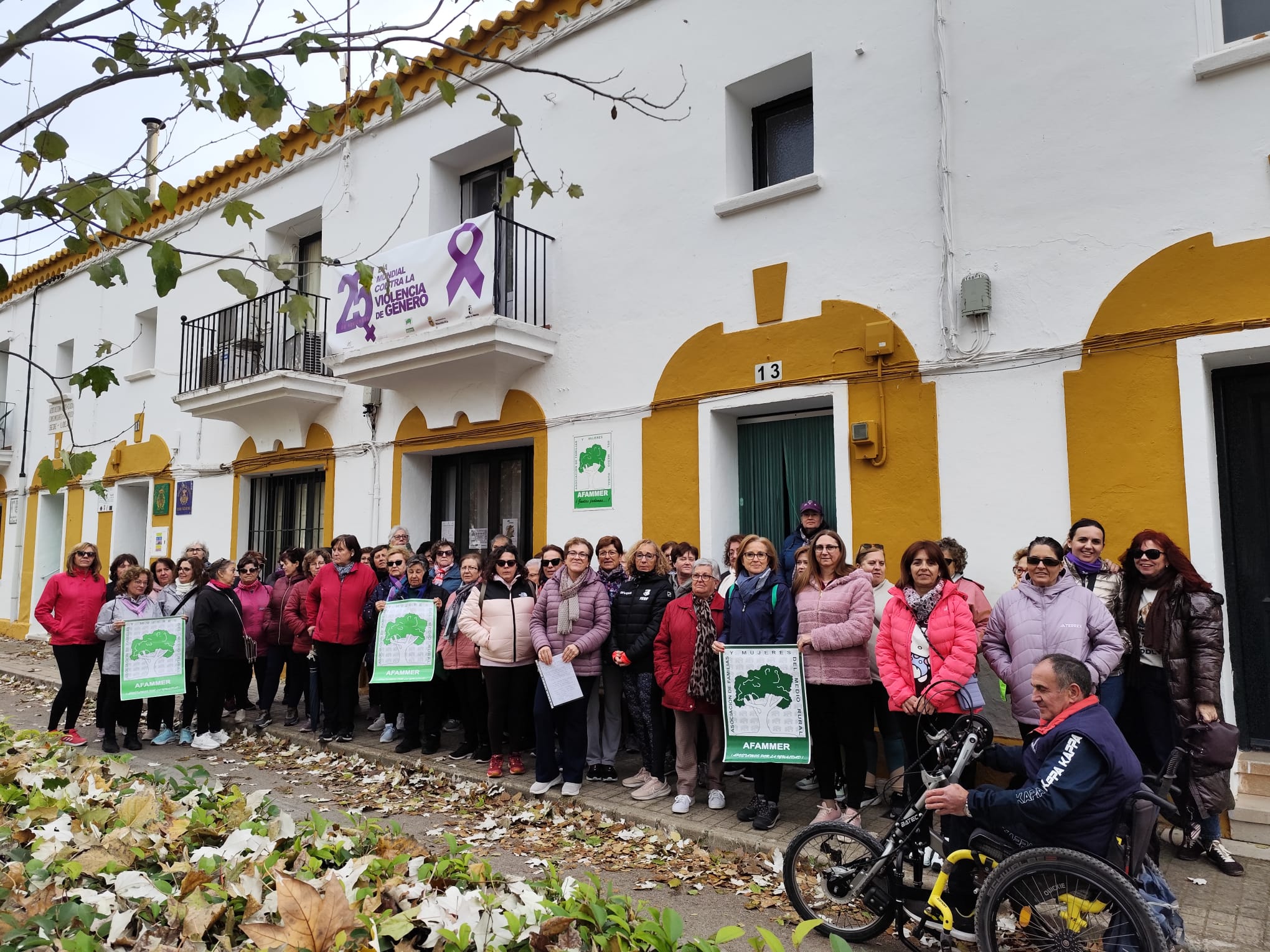 Las mujeres de Afammer marchan contra la violencia hacia la mujer en el 25N