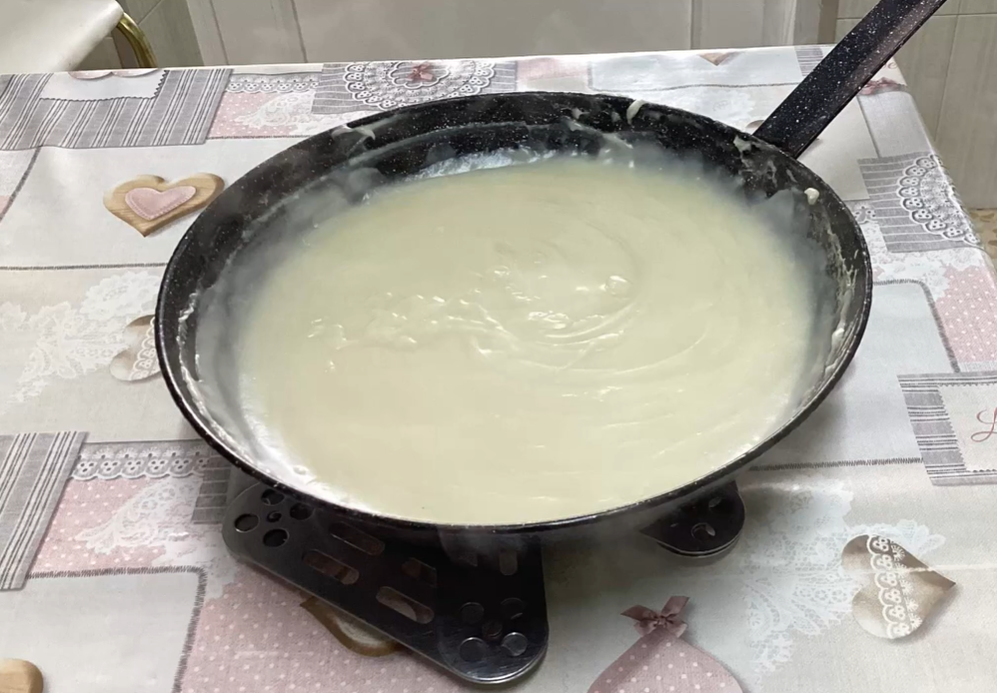 Las gachas blancas de arrope, un vínculo entre madrinas y ahijados que se difumina en el nuevo siglo