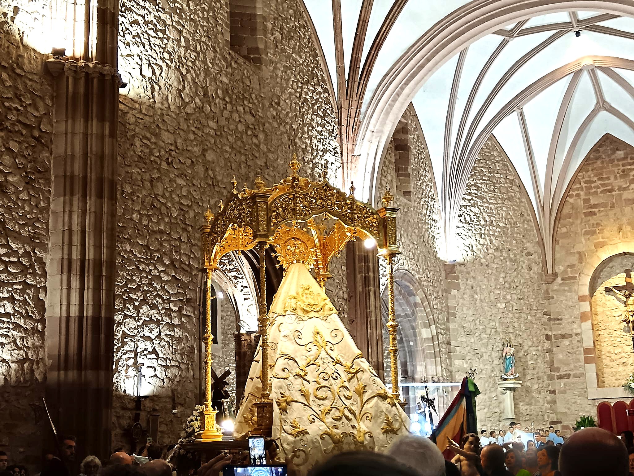 La lluvia amenaza una multitudinaria Bajada de la Virgen del Espino